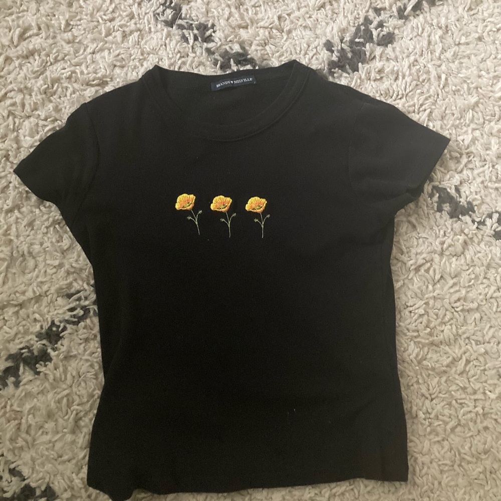 black poppy tee